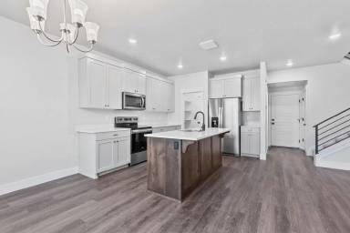 Main picture of 2982 Huntshire Ave