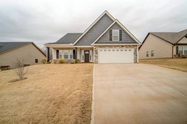 Main picture of 732 Shelburne Ln