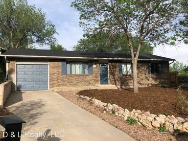 Main picture of 33 Clover Cir W