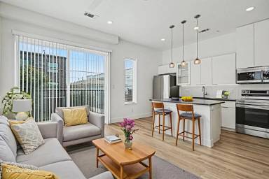 Main picture of 2217 N Fitzhugh Ave