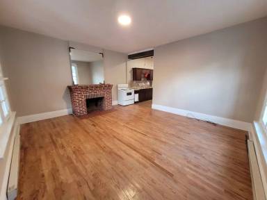 Main picture of 907 E King St