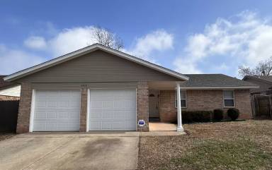 Main picture of 4700 Clendon Way