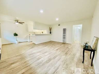 Main picture of 732 W Imperial Ave