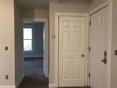 Main picture of 193 Center St