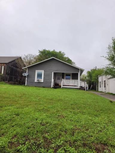 Main picture of 1105 W Walnut Ave