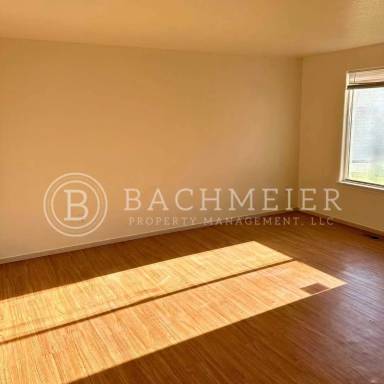 Main picture of 1115 SW Nye Ave