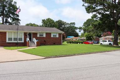 Main picture of 716 Willow Dr
