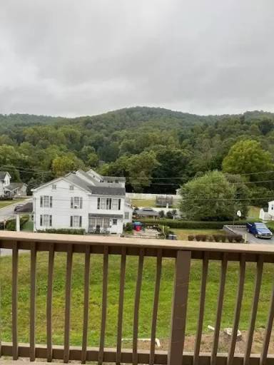 Main picture of 42 Maple St