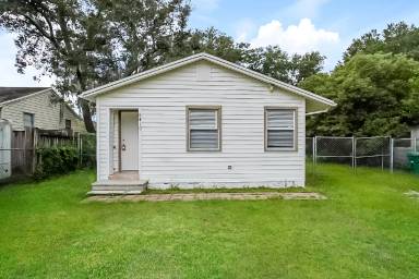 Main picture of 8410 N Hamner Ave