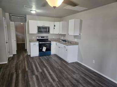Main picture of 610 N Douglas Ave