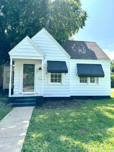 Main picture of 902 Burch St