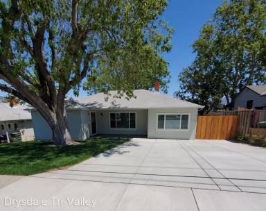 Main picture of 109 Roslyn Dr