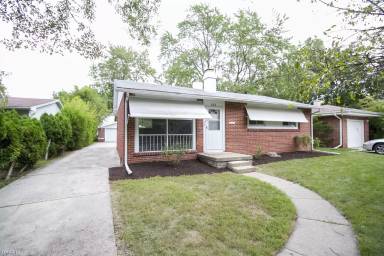 Main picture of 826 Mackow Dr