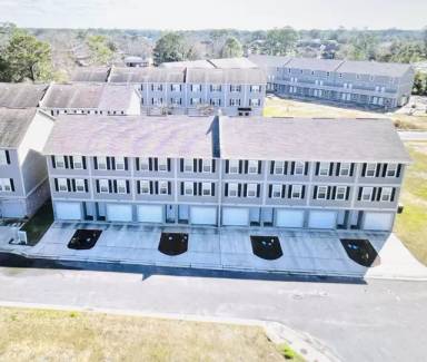 Main picture of 702 Plum Ln