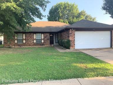 Main picture of 3201 Fairmeadows Ln