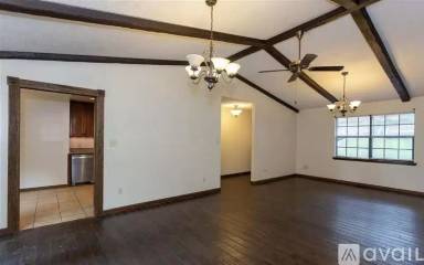 Main picture of 971 Robin Dr