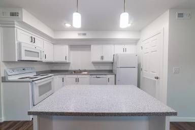 Main picture of 6208 Commerce Dr