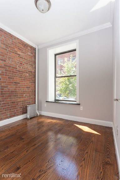 Main picture of 3 W 103rd St