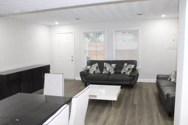 Main picture of 4552 Greenwood Dr
