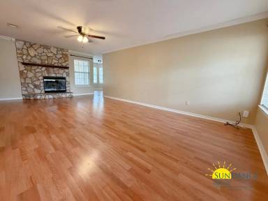 Main picture of 6 Shamrock Dr