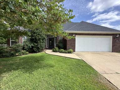 Main picture of 2386 Surrey Ln