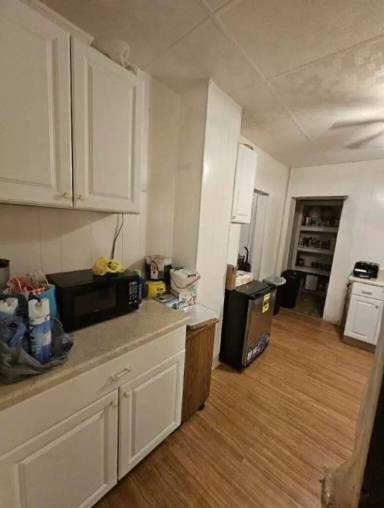 Main picture of 742 Middle Ave