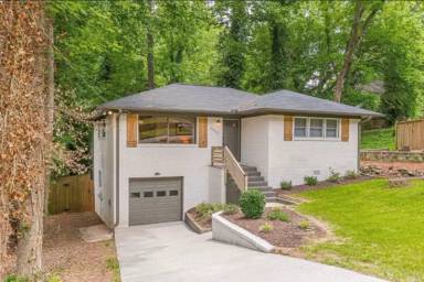 Main picture of 2452 Jefferson Ter