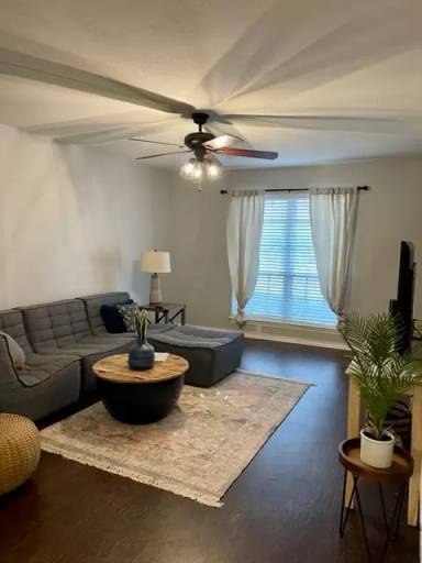 Main picture of 5232 Lake Shore Dr