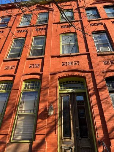 Main picture of 1821 Madison Ave