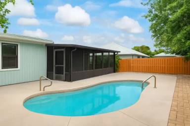 Main picture of 240 W Lorraine Dr