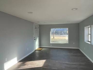 Main picture of 2675 E Commercial St