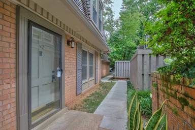 Main picture of Versailles Townhomes Association