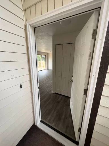 Main picture of 850 W 12th Ave