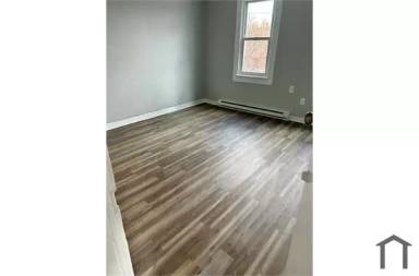 Main picture of 3230 W 31st St