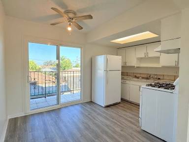 Main picture of 80 Oaklawn Ave