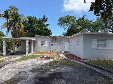 Main picture of 10335 NW 2nd Ct
