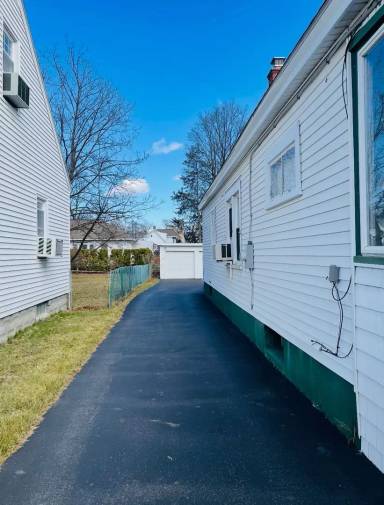 Main picture of 909 Vischer Ave