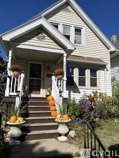 Main picture of 302 E Burdick Ave