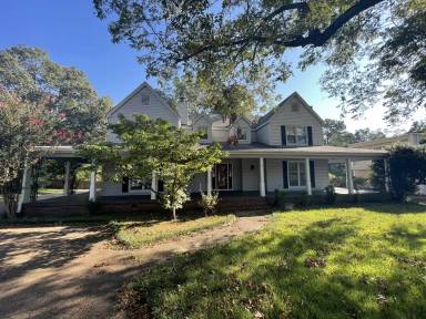 Main picture of 8020 Poplar Pike