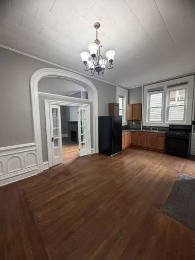 Main picture of 240 Saratoga St