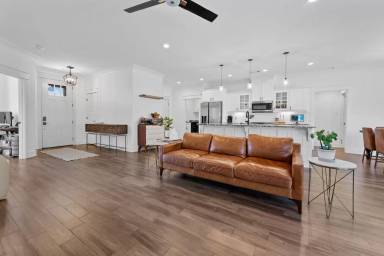 Main picture of 9716 Oak Forest Ln
