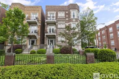 Main picture of 4260 Lindell Blvd