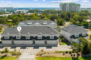 Main picture of 100 Beach Dr