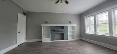 Main picture of 5958 S Rockwell St