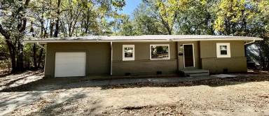 Main picture of 1075 Combs St