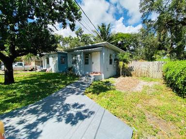 Main picture of 2255 NW 100th St
