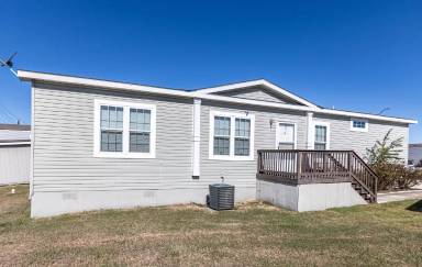 Main picture of Woodlake Estates MHP