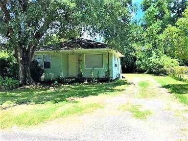 Main picture of 2830 Dowling St