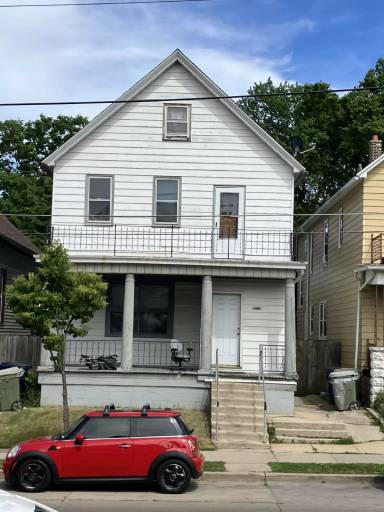 Main picture of 2460 S 6th St