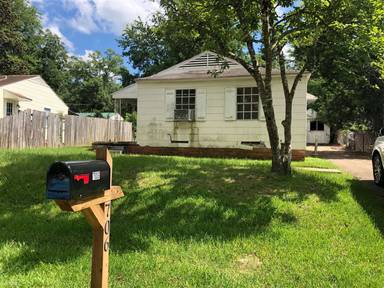Main picture of 706 Circle Dr